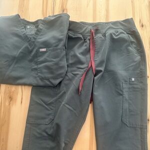 Figs women Green Cargo set